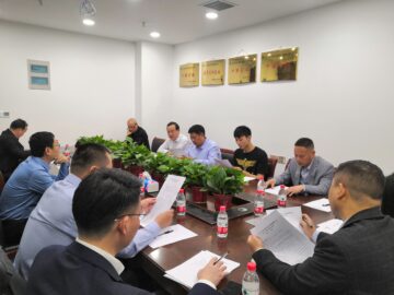 河南省建筑業(yè)協(xié)會(huì)建筑修繕?lè)謺?huì)次理事會(huì)在朝欽節(jié)能鄭州營(yíng)銷(xiāo)中心舉行