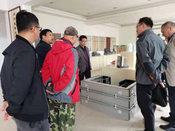 河南省建設廳科技與標準處康處長、河南省建筑協(xié)會段秘書長、河南省建筑科學研究院黃工等一行蒞臨考察